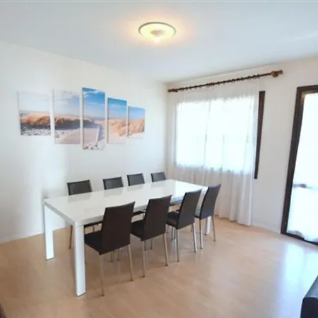 Szálloda Large Row House With Private Fenced Garden For 10 Guests In Lignano Pineta Lignano Sabbiadoro