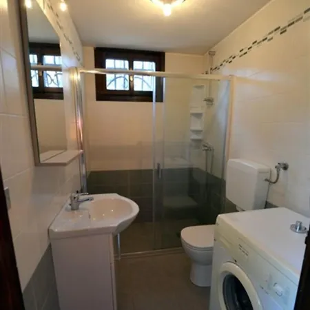 Large Row House With Private Fenced Garden For 10 Guests In Lignano Pineta 4*