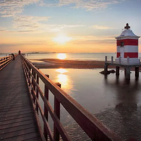 Large Row House With Private Fenced Garden For 10 Guests In Lignano Pineta Hotel