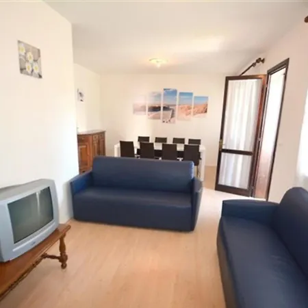 Large Row House With Private Fenced Garden For 10 Guests In Lignano Pineta Hotel 4*