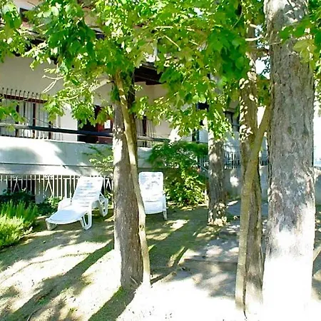 Large Row House With Private Fenced Garden For 10 Guests In Lignano Pineta