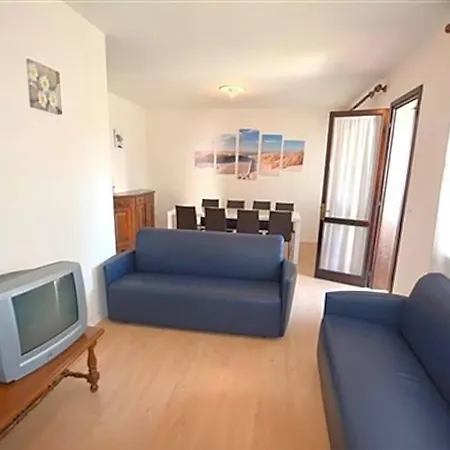 Large Row House With Private Fenced Garden For 10 Guests In Lignano Pineta Hotel