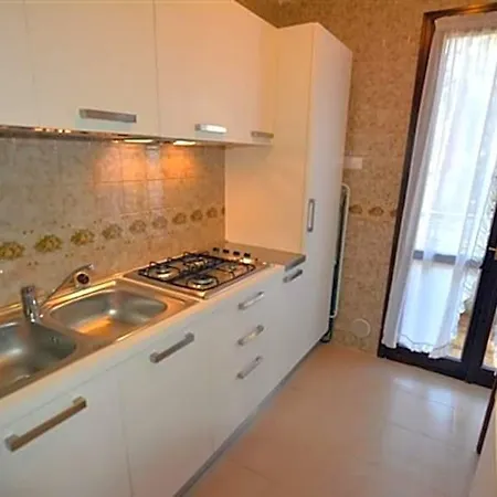 Large Row House With Private Fenced Garden For 10 Guests In Lignano Pineta 4* Lignano Sabbiadoro