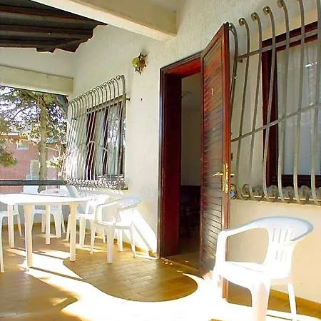 Hotel Large Row House With Private Fenced Garden For 10 Guests In Lignano Pineta 4*