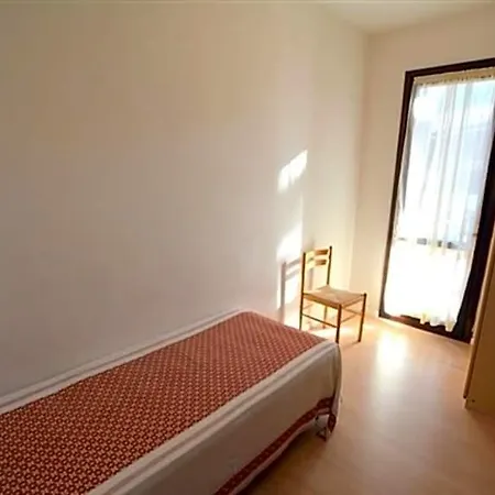 Hotel Large Row House With Private Fenced Garden For 10 Guests In Lignano Pineta