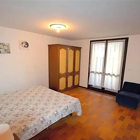 Large Row House With Private Fenced Garden For 10 Guests In Lignano Pineta Hotel 4*
