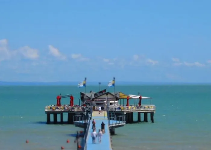 Large Row House With Private Fenced Garden For 10 Guests In Lignano Pineta 利尼亚诺萨比亚多罗