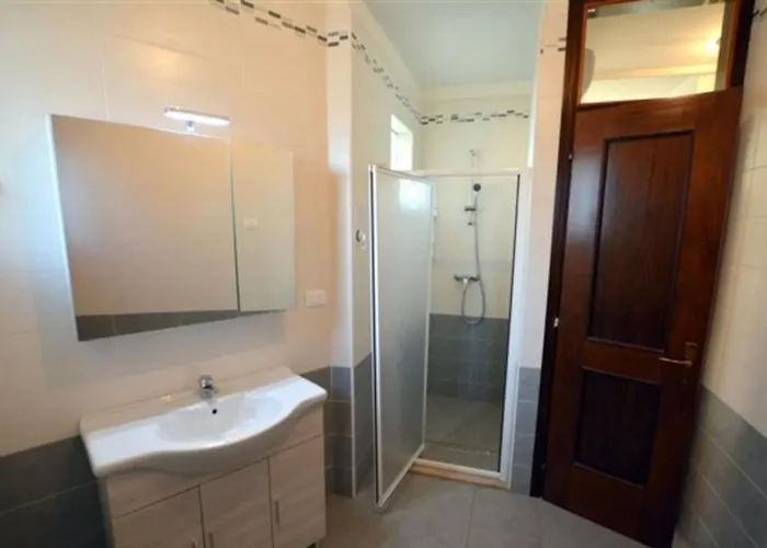 Large Row House With Private Fenced Garden For 10 Guests In Lignano Pineta 酒店 利尼亚诺萨比亚多罗