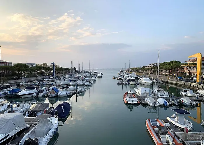 Large Row House With Private Fenced Garden For 10 Guests In Lignano Pineta 4* 利尼亚诺萨比亚多罗